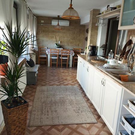 Appartement Flomar By The Sea à Mangalia Extérieur photo